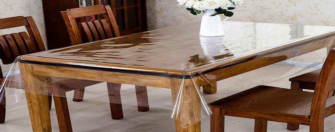 Quelle épaisseur choisir pour une nappe transparente ?
